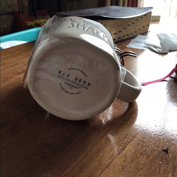 Mommy Shark - Picture 1 of 3